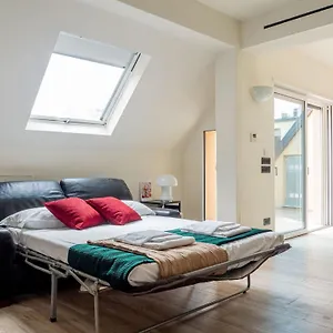 attic-with-terrace-in-milan-downtown.italymilanhotels.net/